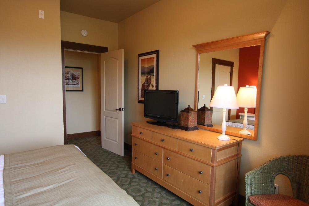 One-Bedroom Suite - Non-Smoking interior
